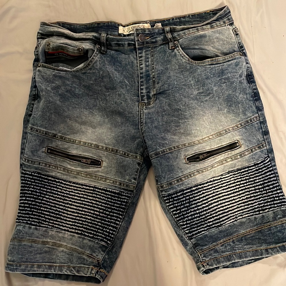Akademiks blue Jean shorts size 32.